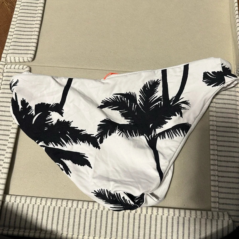 NWOT Sz XL Maaji Bottom reversible